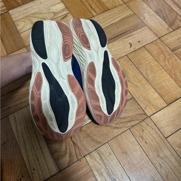 New*** New Balance sneakers ( marathon 2024 branding ). - Picture 8 of 8